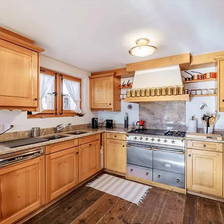 4 Bedroom Chalet Vella For Rent In Casa vacanze