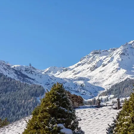 4 Bedroom Chalet Vella For Rent In Вербье