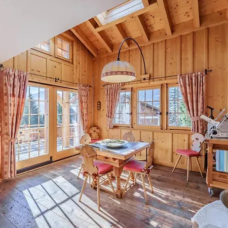 4 Bedroom Chalet Vella For Rent In 度假居